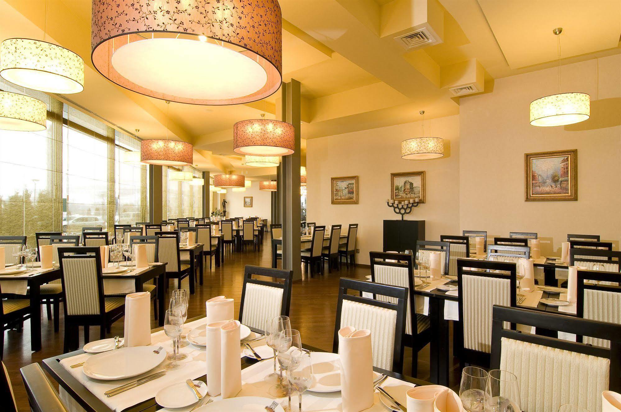 West City Hotel Floreşti Restaurant foto